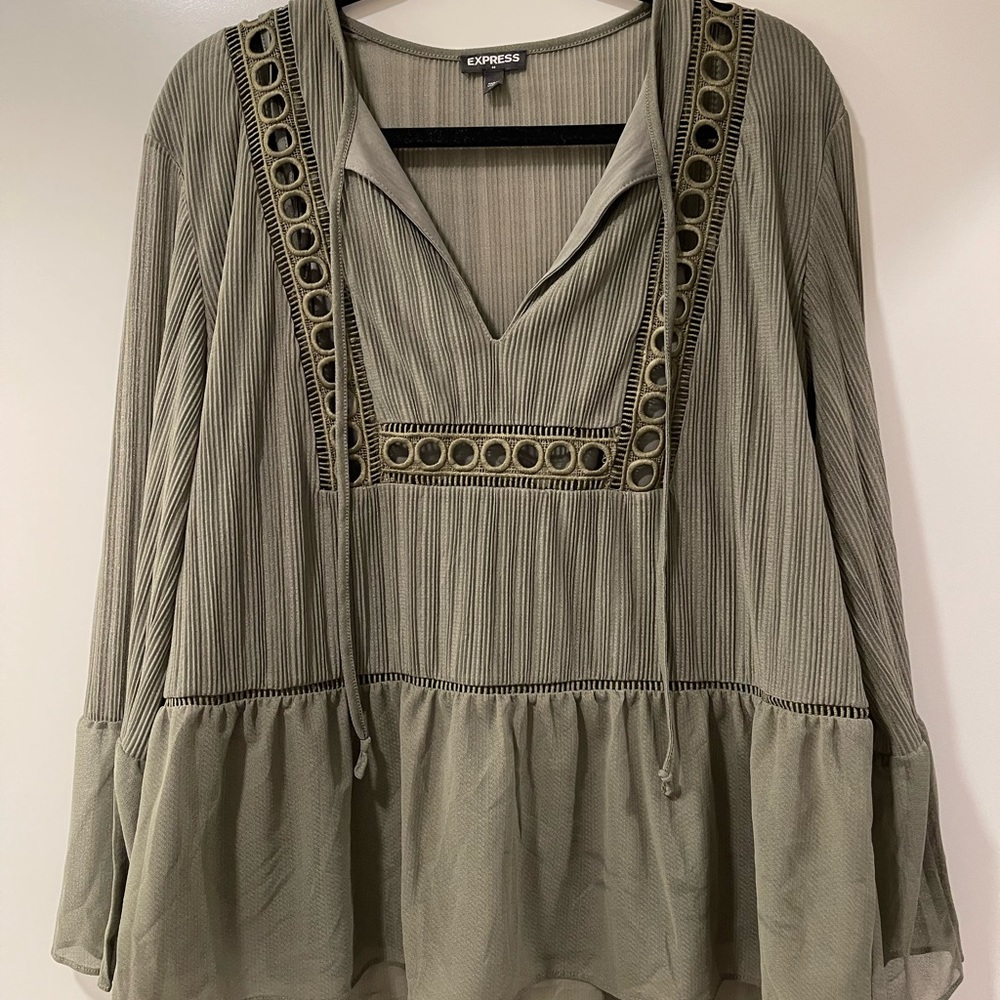 Express Blouse - Picture 2 of 10